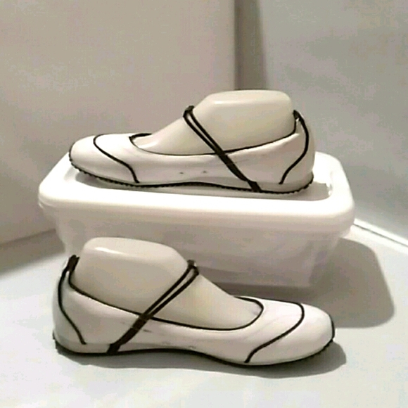 Tommy Hilfiger - Picture 1 of 6